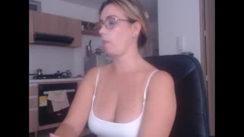 Snapshot of latinpaprika chatting on February 17, 12:43 am latinpaprika online show from February 17, 12:43 am