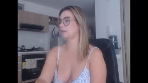 Snapshot of latinpaprika chatting on February 25, 11:41 am latinpaprika online show from February 25, 11:41 am