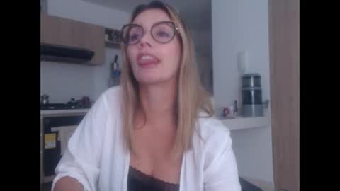 Snapshot of latinpaprika chatting on March 11, 9:02 am latinpaprika online show from March 11, 9:02 am