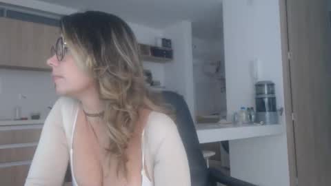 Snapshot of latinpaprika chatting on September 15, 12:16 pm latinpaprika online show from September 15, 12:16 pm