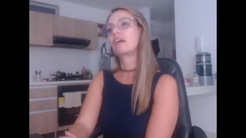 Snapshot of latinpaprika chatting on October 23, 11:14 pm latinpaprika online show from October 23, 11:14 pm