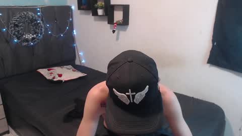 Snapshot of latins_boys_20 chatting on December 10, 9:44 am NICK online show from December 10, 9:44 am