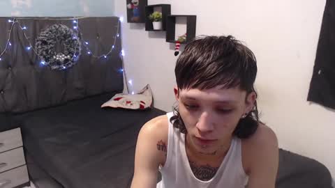 Snapshot of latins_boys_20 chatting on December 15, 8:08 am NICK online show from December 15, 8:08 am