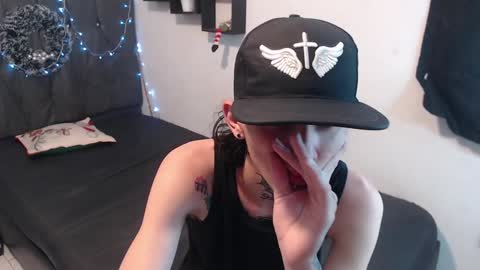 Snapshot of latins_boys_20 chatting on December 17, 4:12 am NICK online show from December 17, 4:12 am