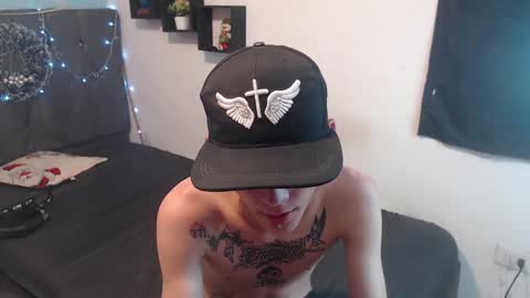 Snapshot of latins_boys_20 chatting on December 20, 11:10 am NICK online show from December 20, 11:10 am