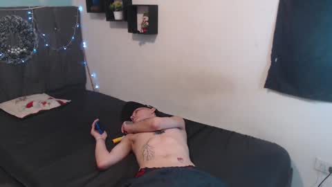 Snapshot of latins_boys_20 chatting on December 21, 9:33 am NICK online show from December 21, 9:33 am