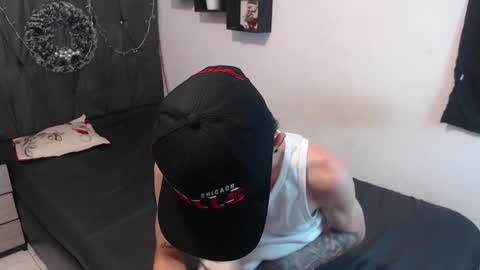 Snapshot of latins_boys_20 chatting on December 28, 3:26 am NICK online show from December 28, 3:26 am