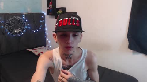 Snapshot of latins_boys_20 chatting on December 29, 3:44 am NICK online show from December 29, 3:44 am