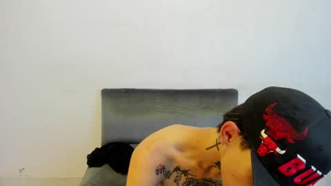 Snapshot of latins_boys_20 chatting on January 19, 10:17 am NICK online show from January 19, 10:17 am