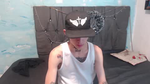 Snapshot of latins_boys_20 chatting on January 30, 3:22 am NICK online show from January 30, 3:22 am