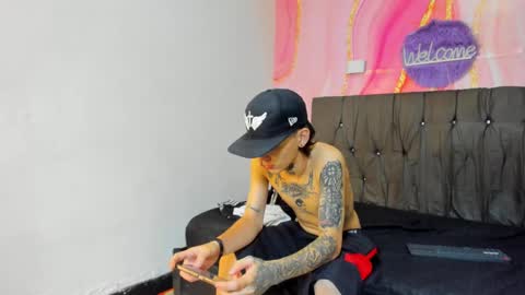 Snapshot of latins_boys_20 chatting on October 3, 10:07 pm NICK online show from October 3, 10:07 pm