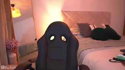 Laura online show from November 4, 6:40 pm