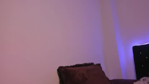 Snapshot of laumiller chatting on November 14, 11:46 pm Lau Miller online show from November 14, 11:46 pm