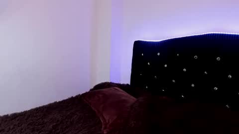 Snapshot of laumiller chatting on December 14, 12:38 am Lau Miller online show from December 14, 12:38 am