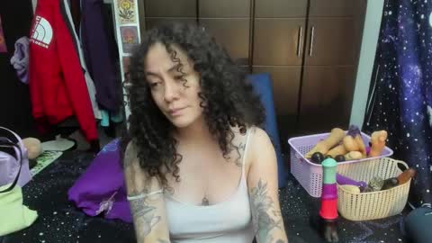 Snapshot of laura_anal_ chatting on November 8, 8:18 pm Wen online show from November 8, 8:18 pm