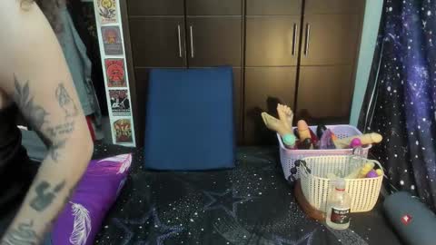 Snapshot of laura_anal_ chatting on November 12, 4:07 pm Wen online show from November 12, 4:07 pm