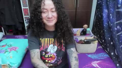 Snapshot of laura_anal_ chatting on November 18, 4:33 pm Wen online show from November 18, 4:33 pm