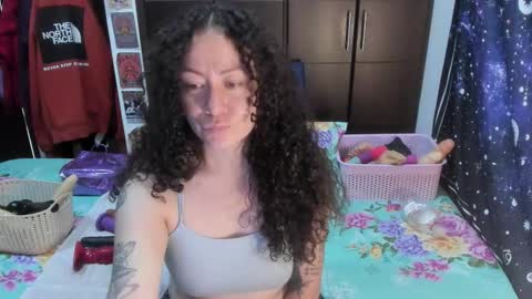 Snapshot of laura_anal_ chatting on December 2, 4:46 pm Wen online show from December 2, 4:46 pm