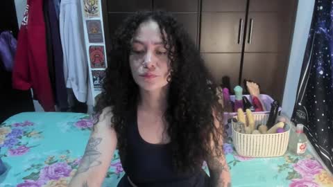 Snapshot of laura_anal_ chatting on December 15, 8:46 pm Wen online show from December 15, 8:46 pm