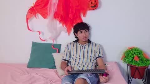 laura_and_kevin online show from October 18, 2:51 pm