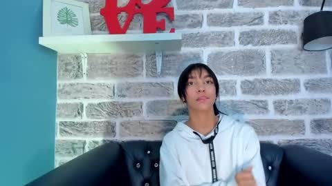 Laura online show from March 3, 6:55 pm