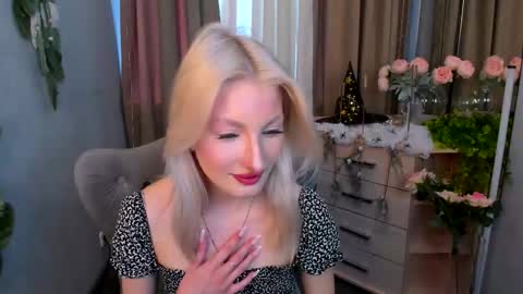 Laura online show from October 21, 1:12 pm
