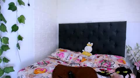 Snapshot of laura_candy02 chatting on July 2, 4:02 pm LAURA online show from July 2, 4:02 pm
