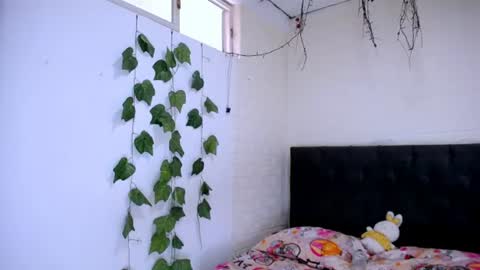 Snapshot of laura_candy02 chatting on July 16, 4:46 pm LAURA online show from July 16, 4:46 pm