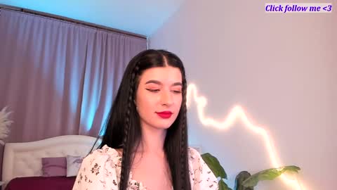 Laura online show from April 10, 8:24 pm