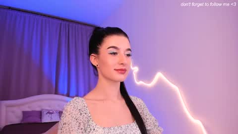Snapshot of laura_coy chatting on June 2, 9:39 pm Laura online show from June 2, 9:39 pm