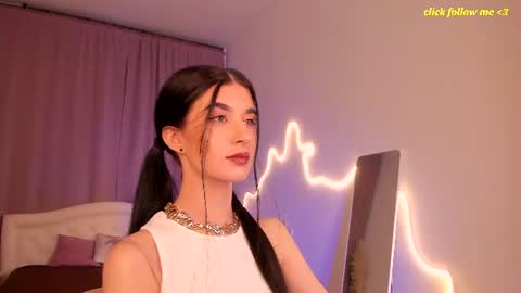 Laura online show from July 5, 9:00 pm
