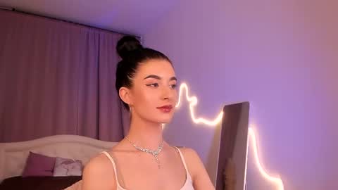 Laura online show from July 7, 8:13 pm