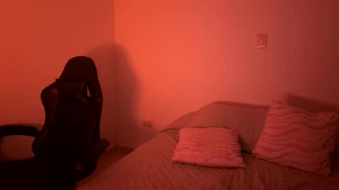 laura online show from February 19, 12:50 am