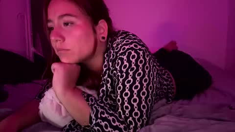 laura online show from April 10, 9:30 pm