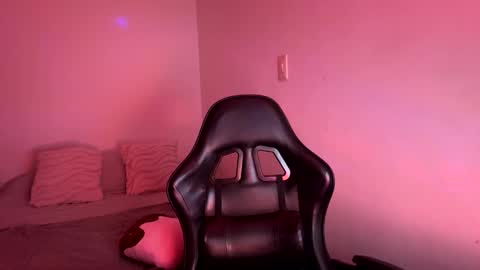 laura online show from April 14, 11:44 pm