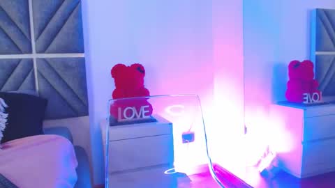 Snapshot of laura_dicardy chatting on November 5, 7:58 pm laura_dicardy online show from November 5, 7:58 pm