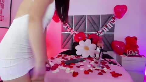 laura_dicardy online show from February 14, 7:54 pm