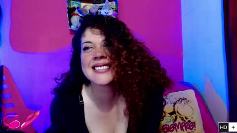 Snapshot of laura_fountain_ chatting on December 17, 9:10 pm weedcam Curly Laura OF online show from December 17, 9:10 pm