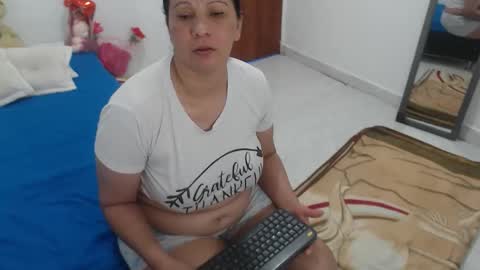 laura_foxx2379 online show from November 6, 6:09 pm