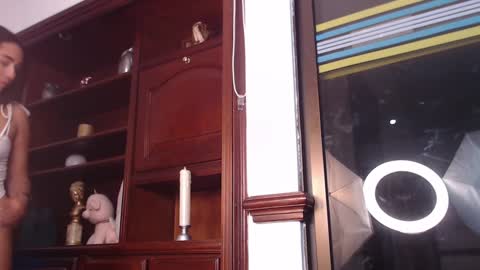 lLAURA online show from December 7, 1:58 am