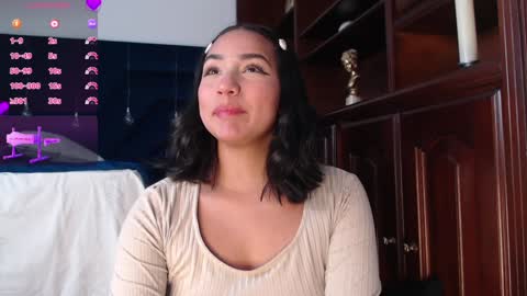 lLAURA online show from December 12, 1:32 am