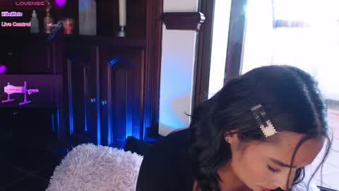 lLAURA online show from December 12, 7:26 pm
