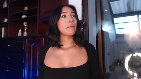 lLAURA online show from December 12, 10:31 pm
