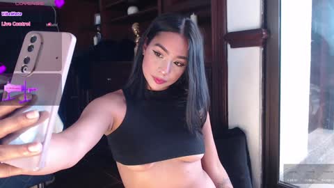 lLAURA online show from December 13, 7:10 pm