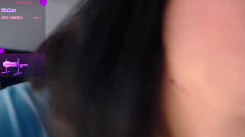 lLAURA online show from December 18, 7:19 pm