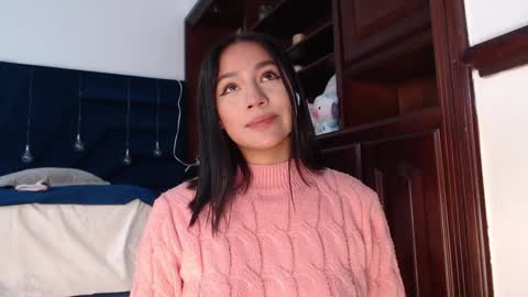 lLAURA online show from December 29, 1:24 am