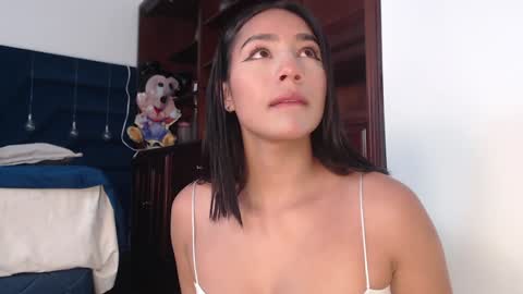 lLAURA online show from January 4, 7:13 pm