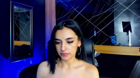 Snapshot of laura_hentai chatting on December 11, 7:25 pm Laura online show from December 11, 7:25 pm