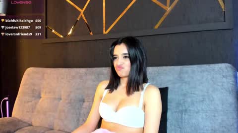 Snapshot of laura_hentai chatting on March 1, 9:18 am Laura online show from March 1, 9:18 am