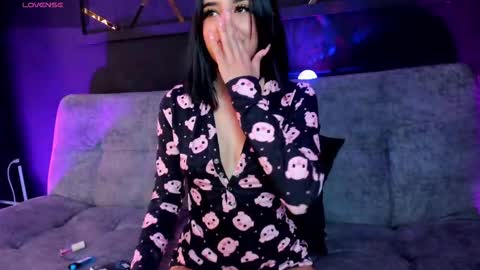 Snapshot of laura_hentai chatting on March 7, 11:38 pm Laura online show from March 7, 11:38 pm